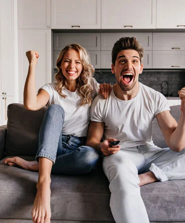 Famille profitant de l'abonnement IPTV Smarters Pro Premium